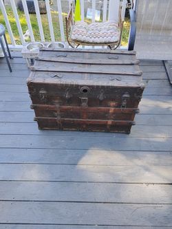 Antique Chest 🧰