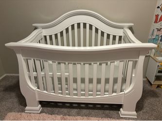 White crib - Baby Appleseed - Davenport