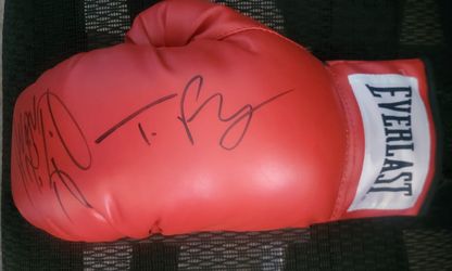 TYSON FURY V DEONTAY WILDER AUTOGRAPHED GLOVE!