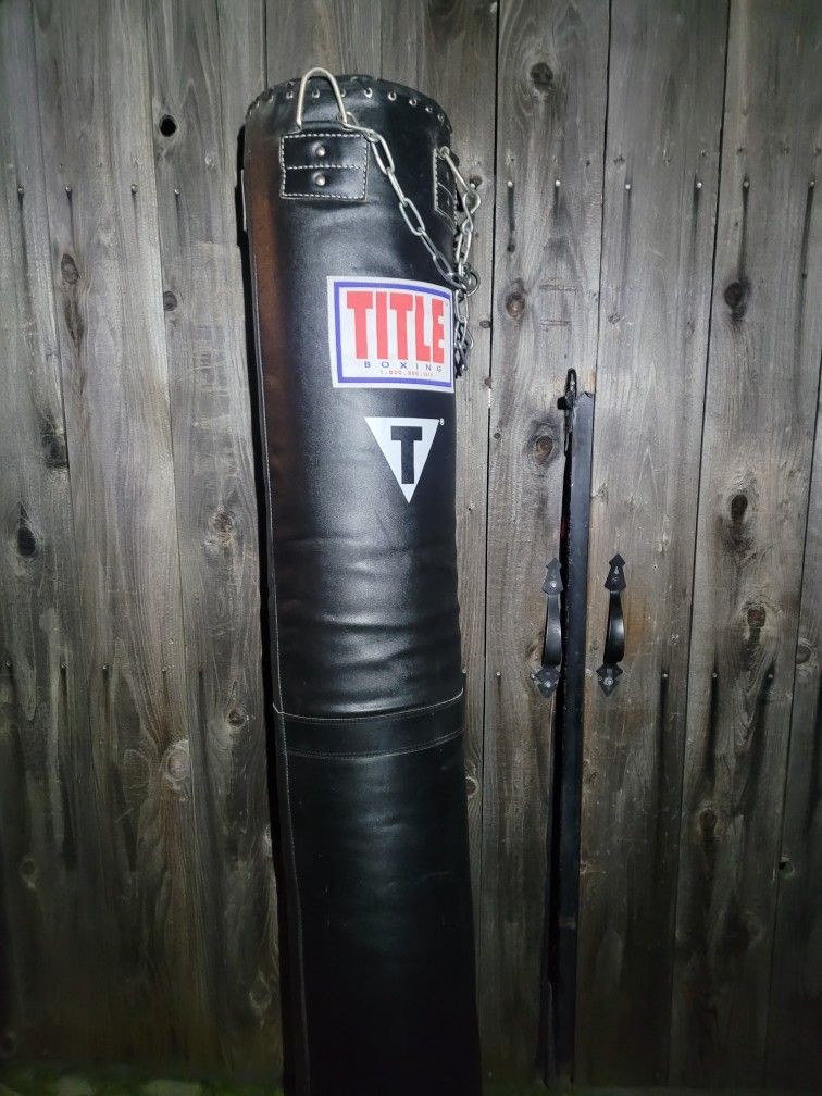 100lbs punching👊 kicking bag 🎒