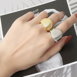 R69 – Beautiful Huge Gold Ring!