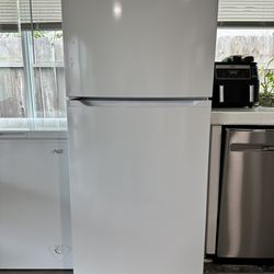 Working Frigidaire - 13.9 cu. ft. Top Freezer Refrigerator in White
