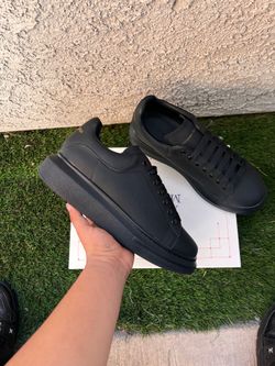 Alexander McQueen full black