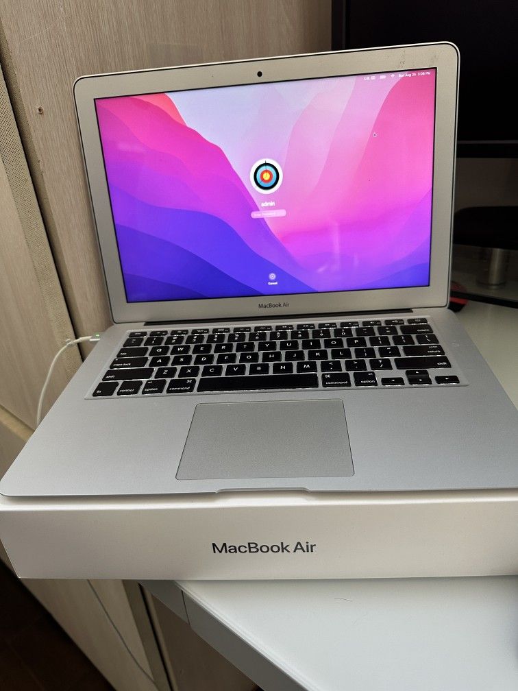 Apple MacBook Air 13.3" 2017. Mint!