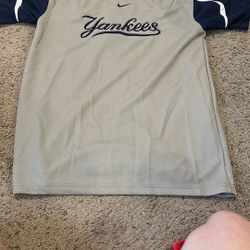 Nike MLB Boy’s Size XL Yankees Jersey