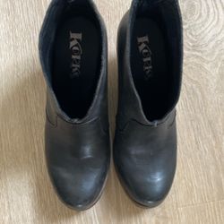 Korks booties (black) Used Size 6