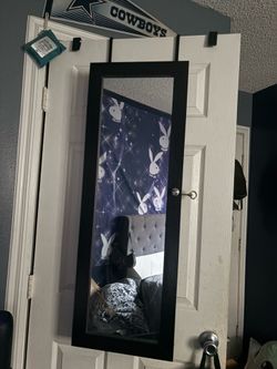 Mirror that hold jewelry