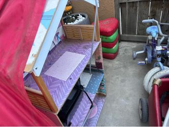 Free doll house