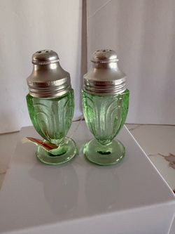 Vintage Depression Green Uranium Glass Salt Pepper Shakers 2.5" Tall