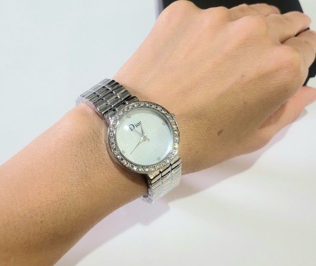 Luxury Silver Women's Quartz Watch Gift