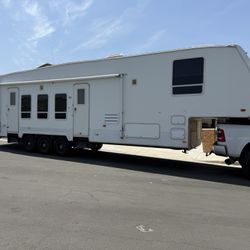 2003 Forest River F38 Sierra