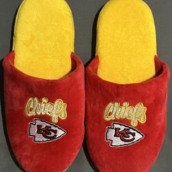 Kansas City Chiefs Women’s Slippers (7-8)(New)