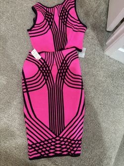 Two Piece Set Size Small Has Lots stretch will fit somebody that wears a medium or large