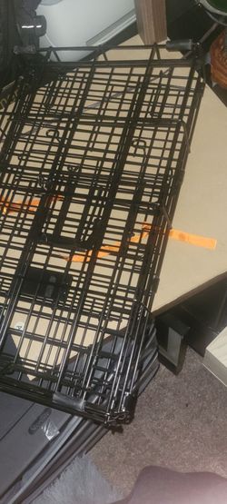 Small collapse metal crate has bottom pan