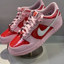 NIKE DUNK LOW SE “VALENTINE”