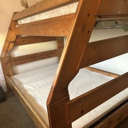 Twin/Full Bunk Bed 