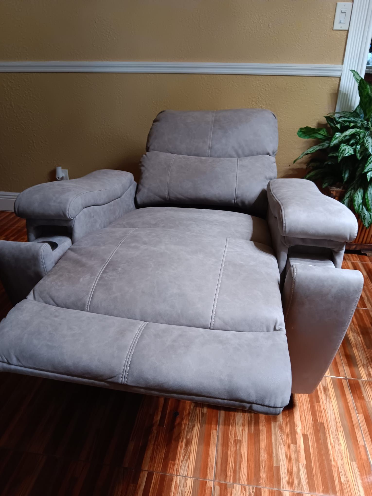 Recliner Sofa In Great Condition $250