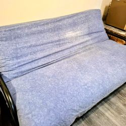 Blue daybed good condition