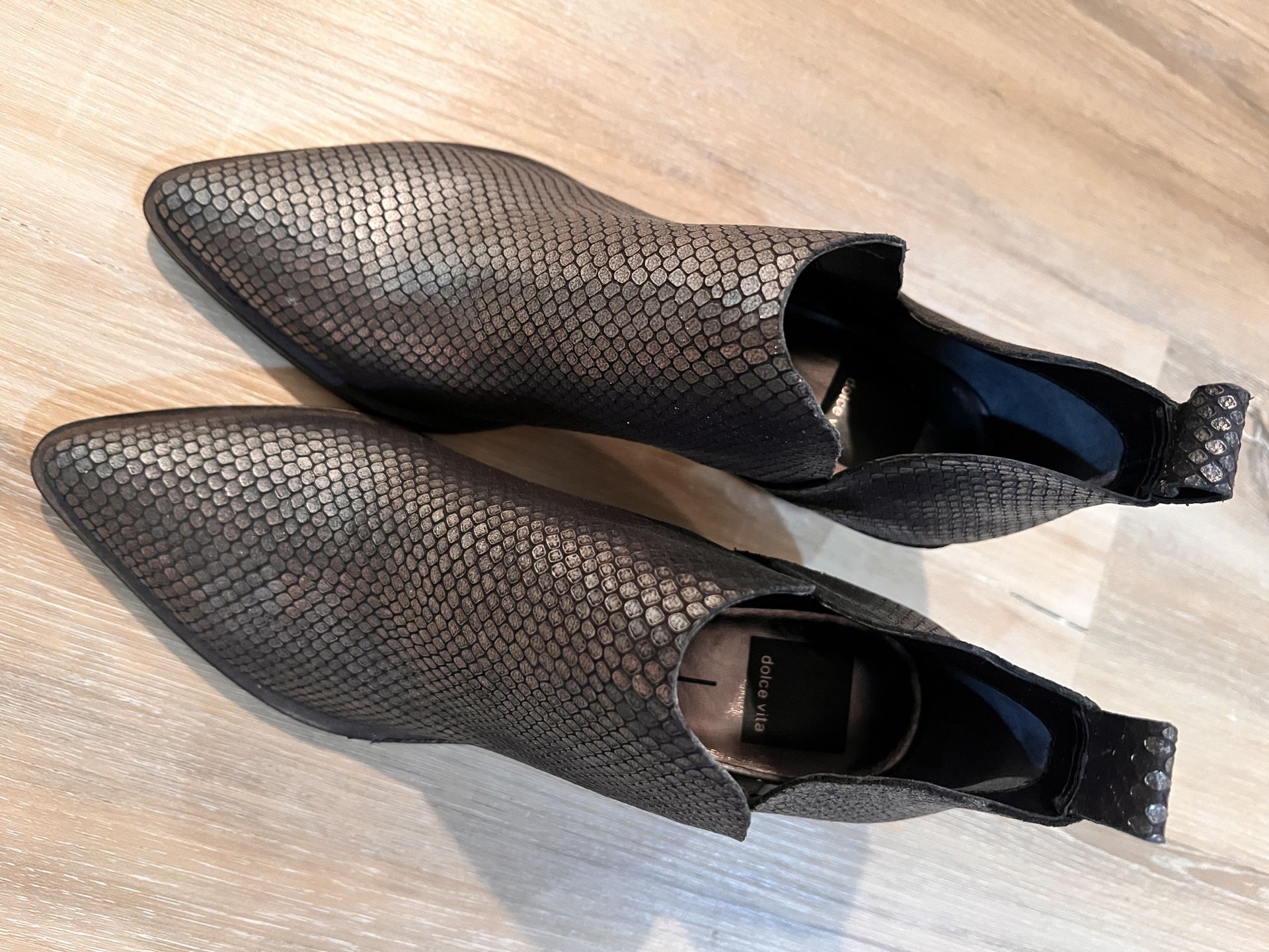 Dolce Vita Black Snakeskin Ankle Booties – Women Shoes Size 8