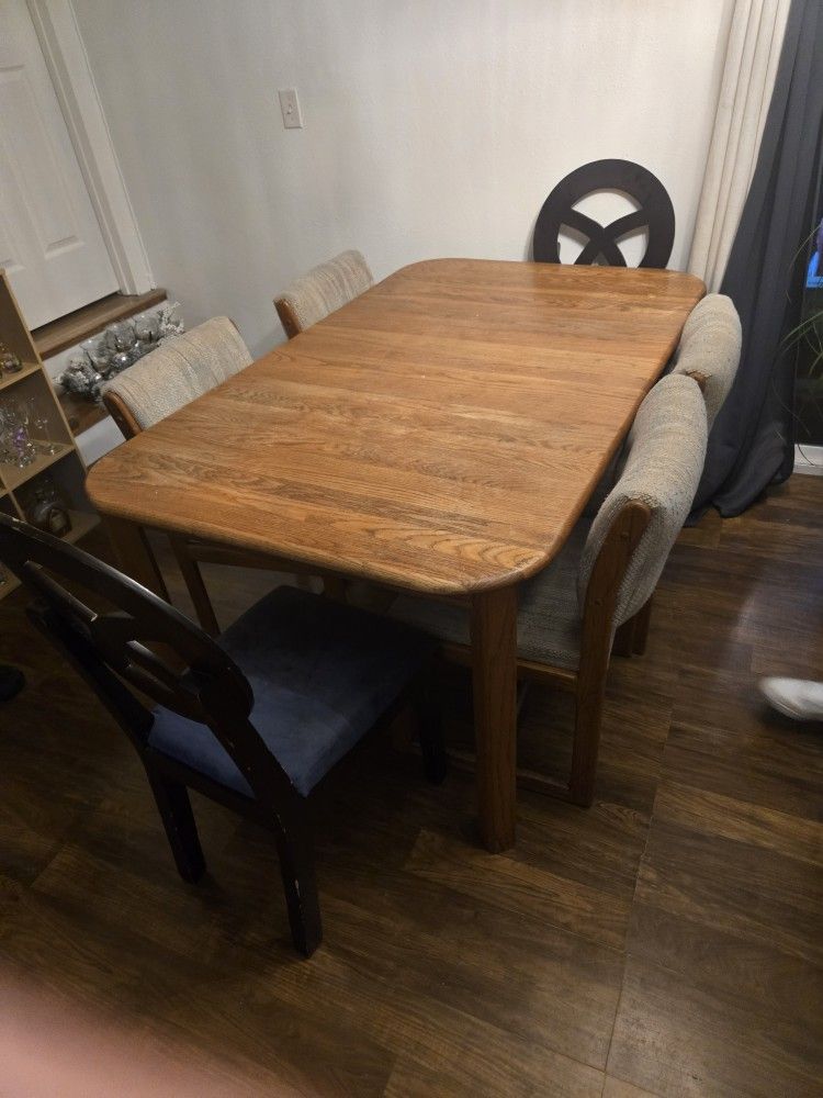 Dinning Table/Chairs