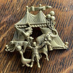 Vintage 1980s GOLD TONE CIRCUS TENT BROOCH/PIN-Big Top Tent & Animals-AJC