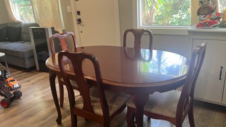 Dinning Table 4 Chairs