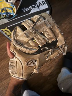 Rawlings Heart of the Hide first base glove