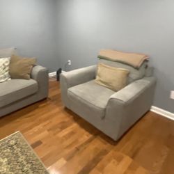 For Sale – 2-Piece Living-Room Set (Sofa + Oversized Armchair)