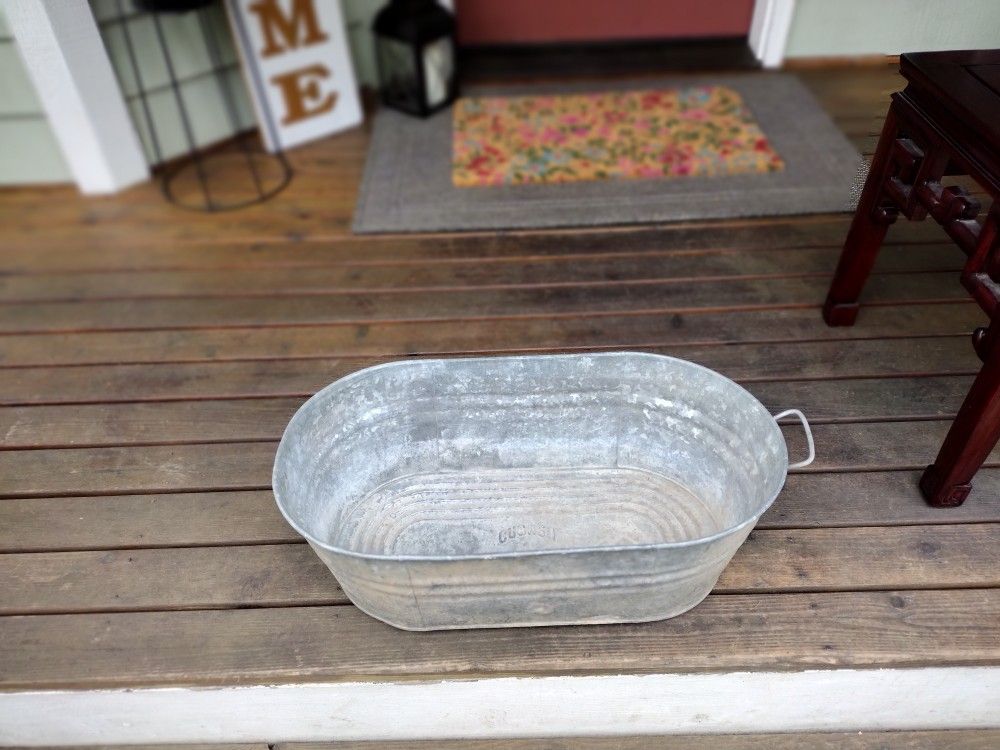 Vintage Cubasa 1 Oval Galvanized Metal Tub