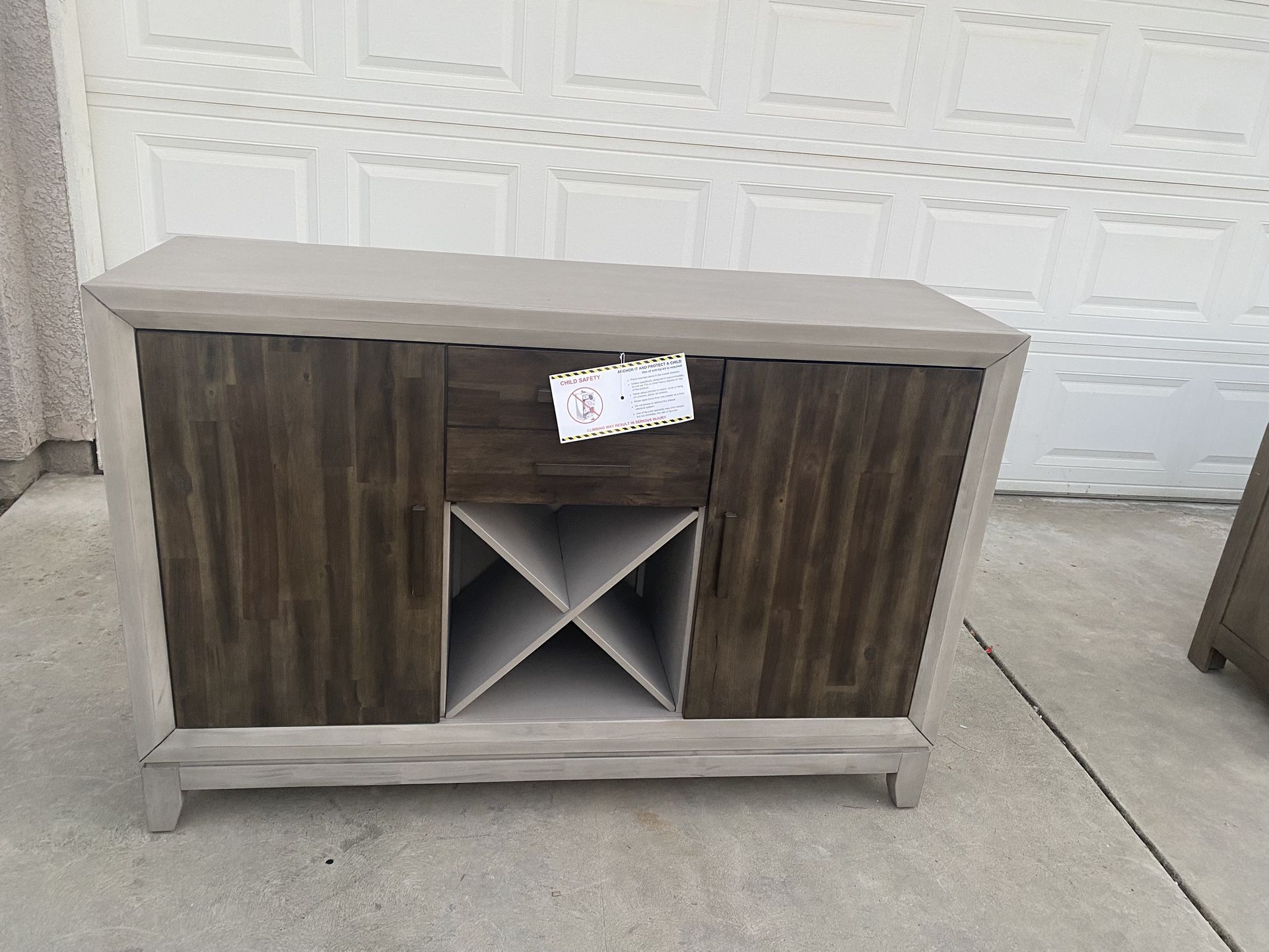 Drawer Server with Removable Wine Rack / Vinera