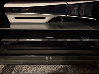 Panasonic DP-UB820 Blu Ray player.