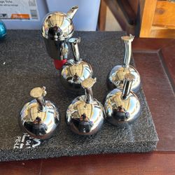 Whiskey or wine bottle stoppers or pour stoppers