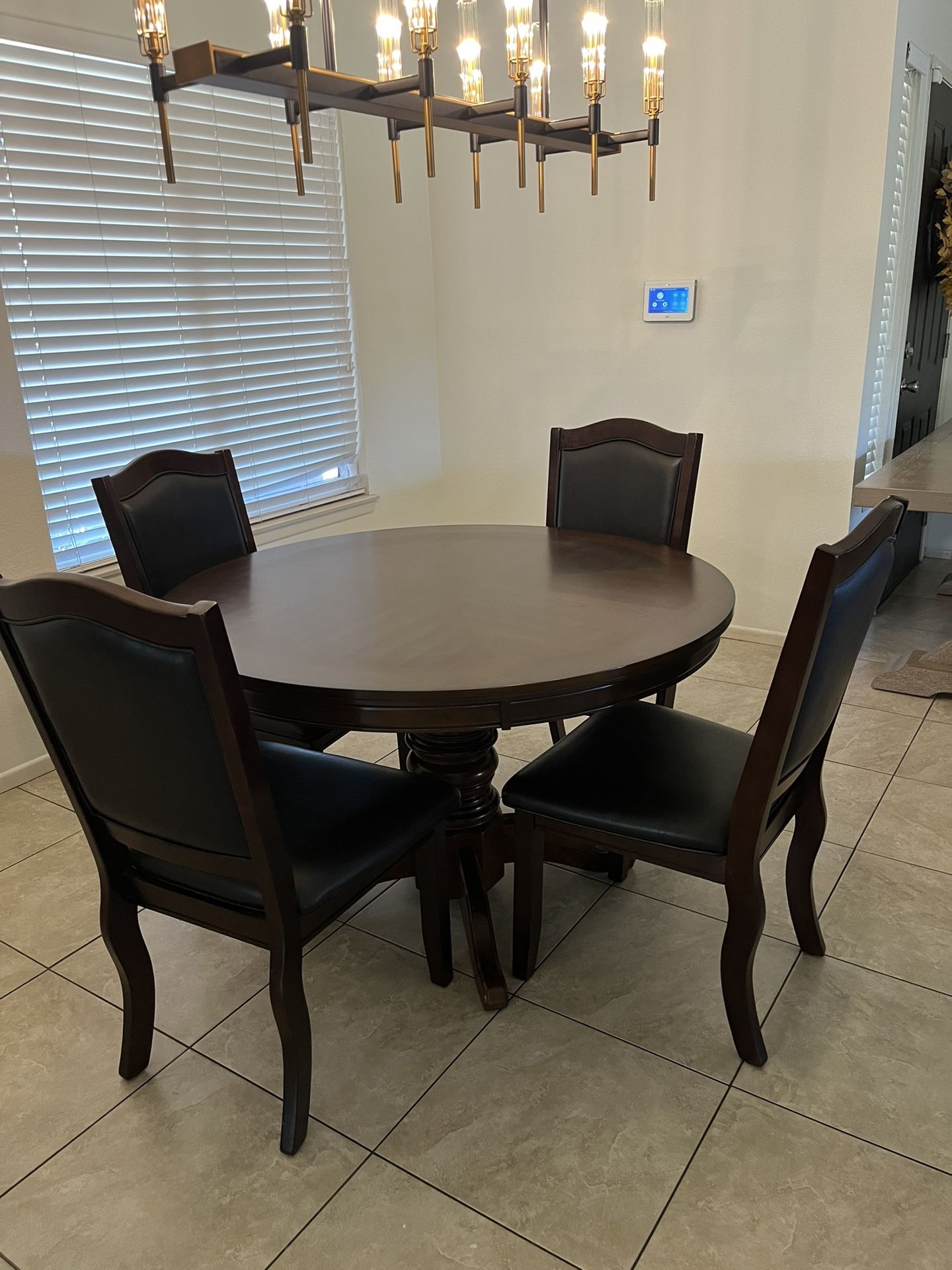 NICE DINING TABLE!!!