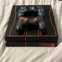 PS4 Bo3 Edition With 2 Controllers