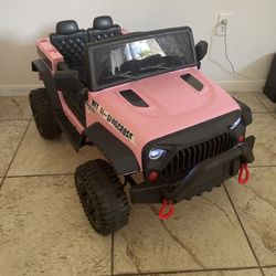 Autito eléctrico JEEP - control remoto, cargador y baterías nuevas! 