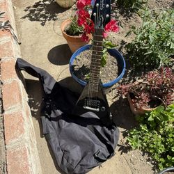 Beautiful 😻 Epiphone Mini Flying V Black