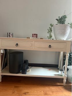 Entrance table