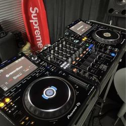 2x Pioneer CDJ-3000 + DJM-900NXS2
DJ Player Mixer Turntable CDJ3000
DJM900NXS2
