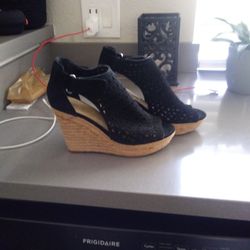 LIKE NEW MARC FISHER WEDGE