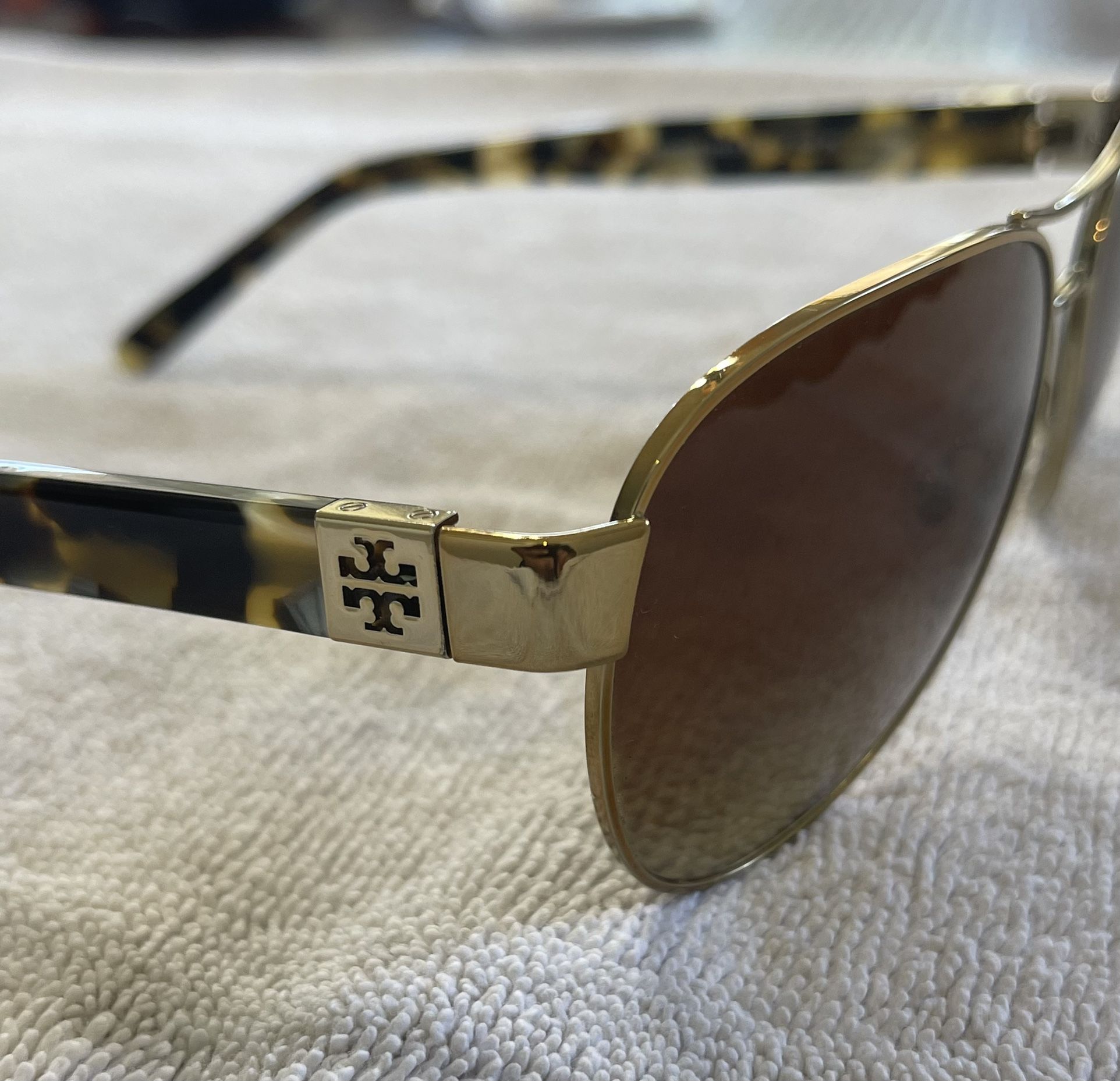 Tory Burch Sunglasses TY 6051 319313 Gold display picture 1