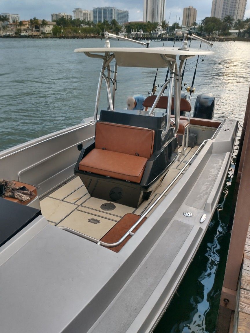 33ft Donzi Center Console W/Triple Axle Trailer for Sale in Vlg Wellingtn, FL OfferUp