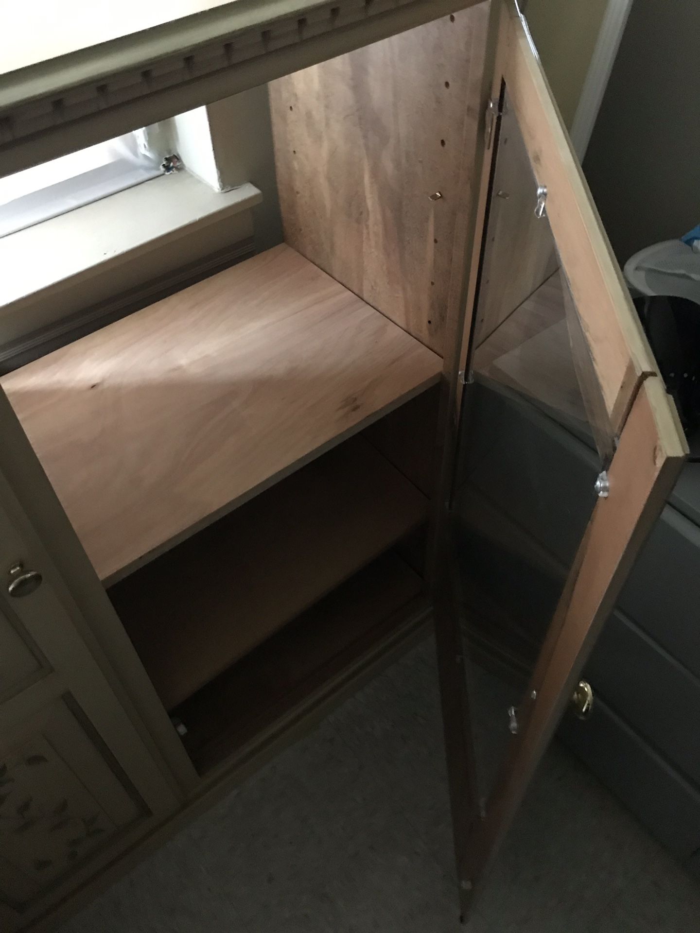 Dresser cabinet