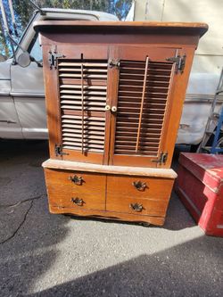 Standing Cabinet on wheels
