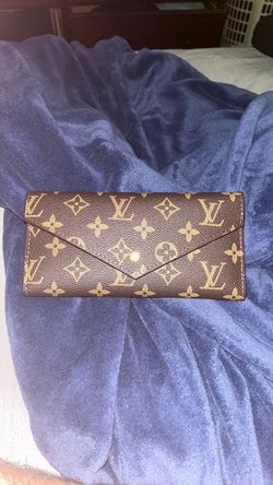 Wallet (comes with smaller wallet for cards inside)