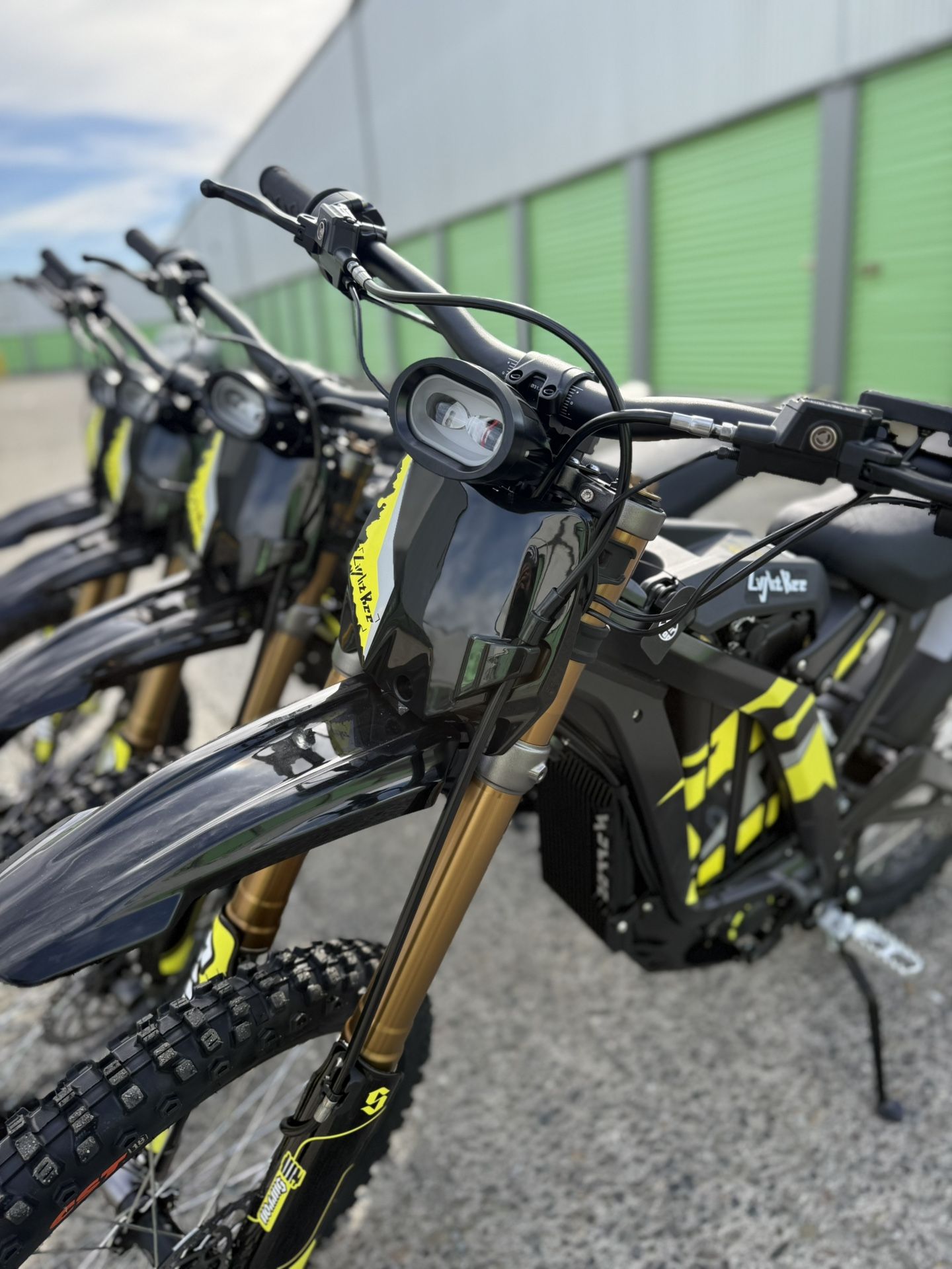 2025 Surron Light Bee X - Brand new/0 miles