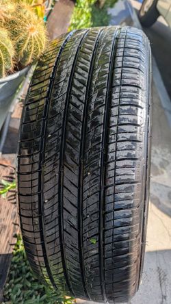 1) Kumho 245/60R18 good tread used 18" tire 245 60 18