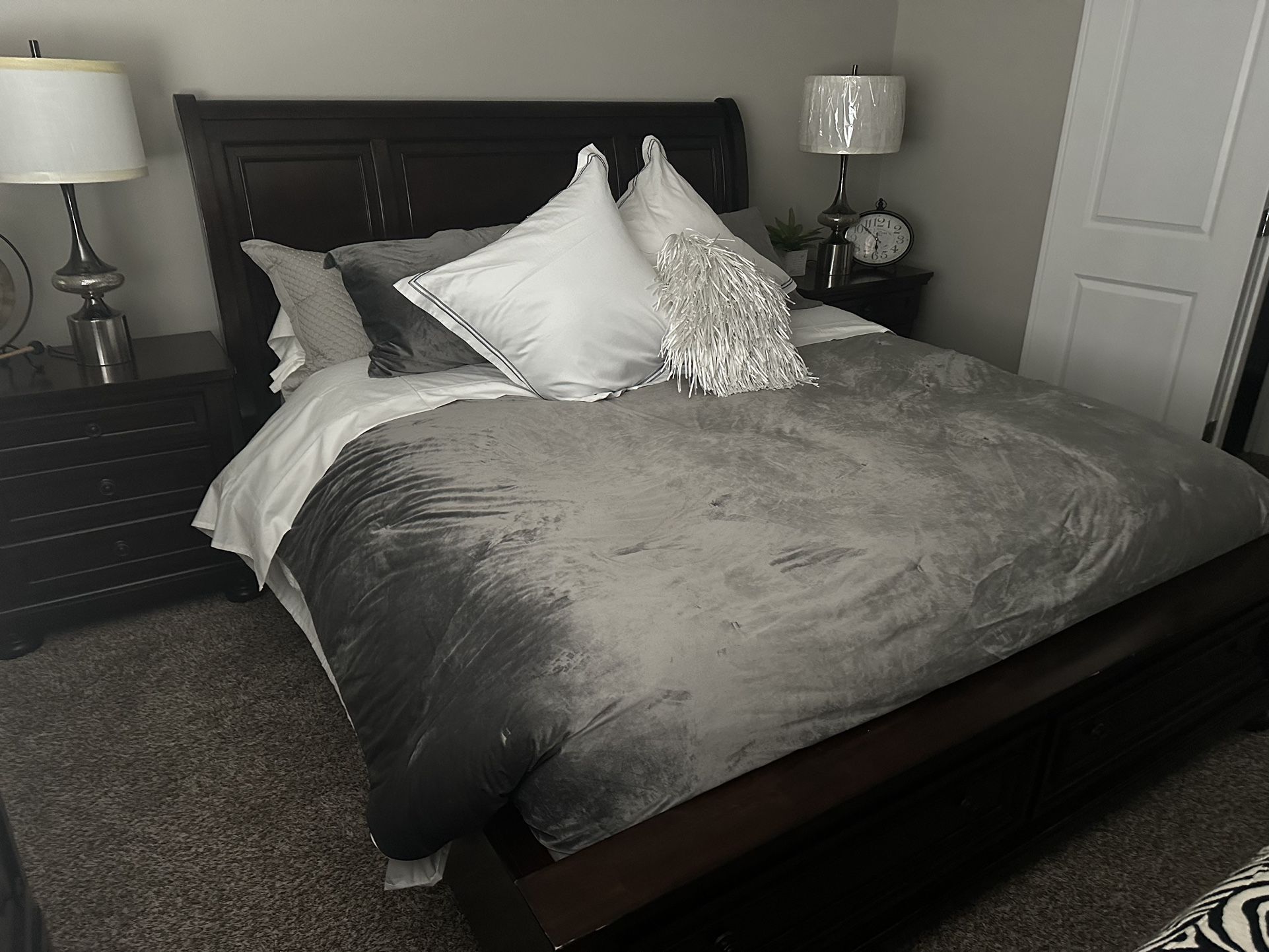 Cal-King Bedroom Set