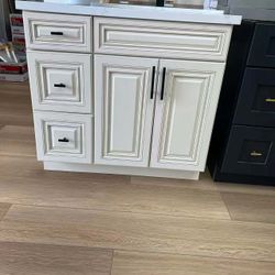 white cabinets/single sink/36inch/with drawer
