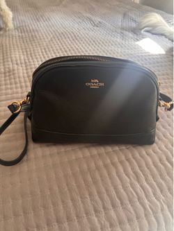 Coach crossbody pre-owned but in good condition!
