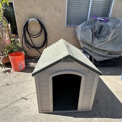 medium plastic dog house 